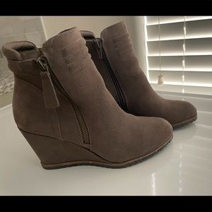 Brown gray wedge boots, Women’s size 7